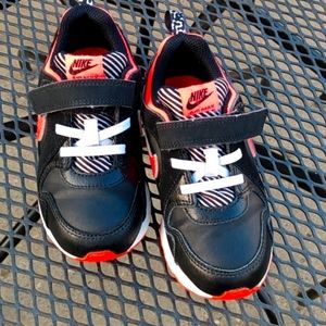 Nike Air Max size 10c EUC!